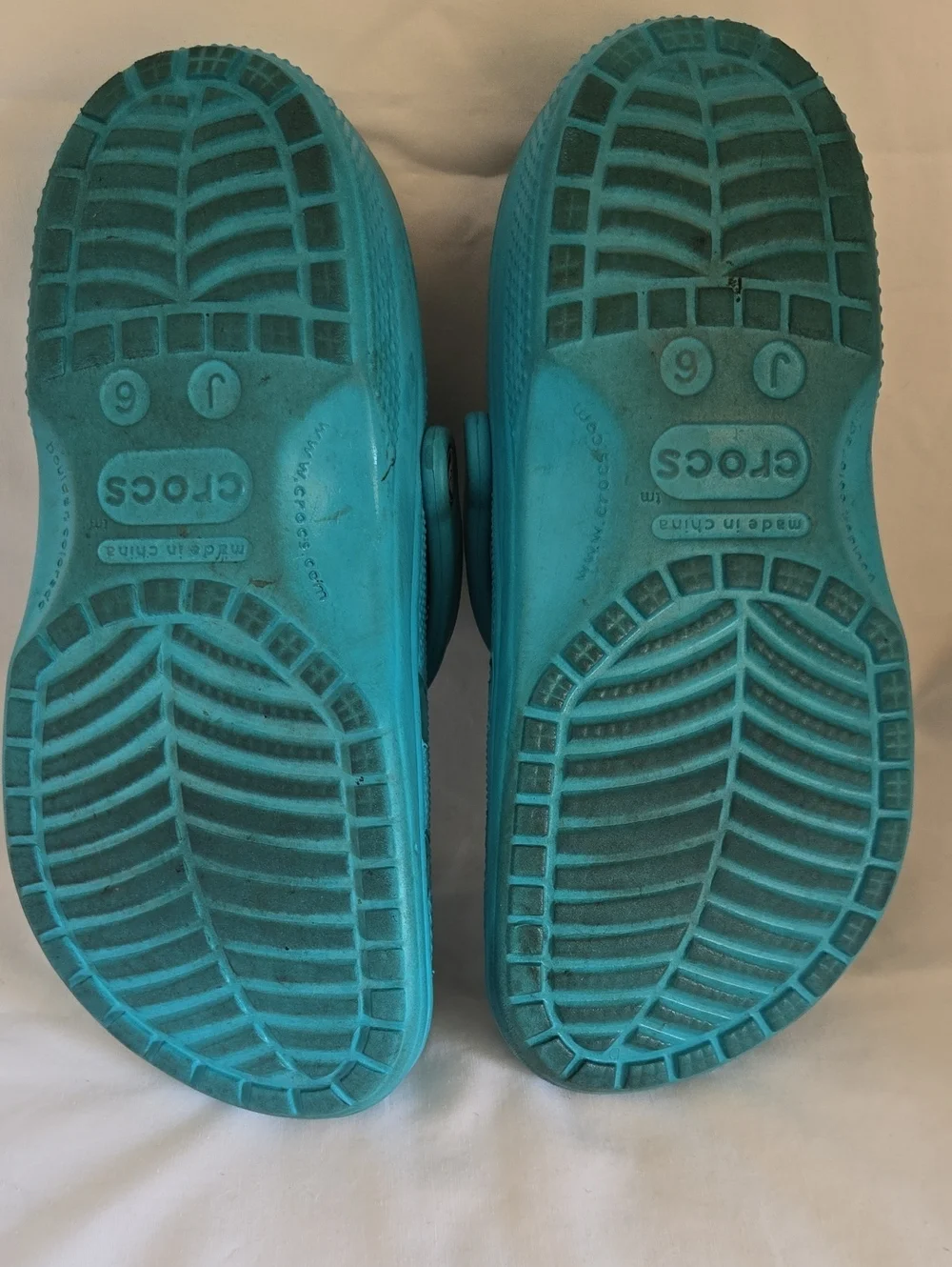CROCS Kids Aqua Blue Clogs with Fun Jibbitz Charms Size J6